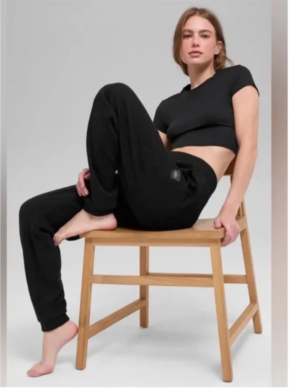 ALO Yoga Waffle Weekend Escape Jogger in Black Size Medium